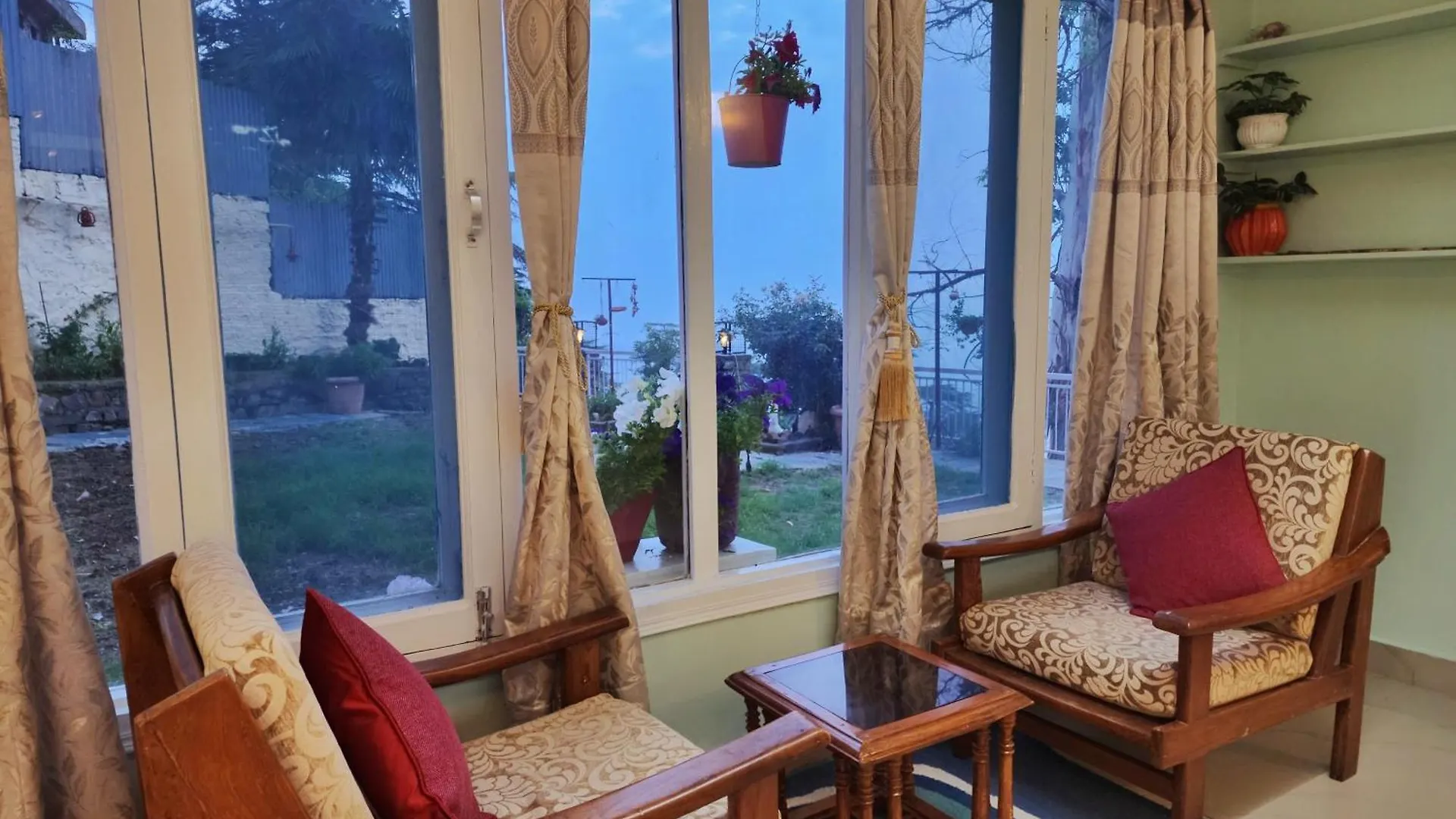 Aaram Baagh Simla Apartment